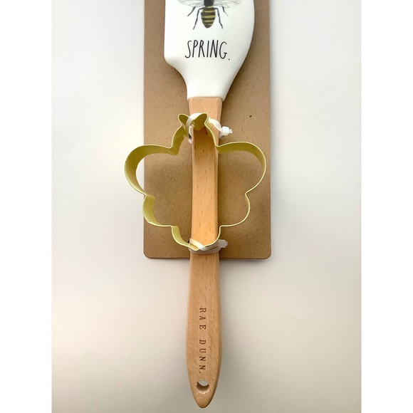 New RAE DUNN 🐝SPRING🐝 Spatula & Cutter Set - Picture 4 of 5